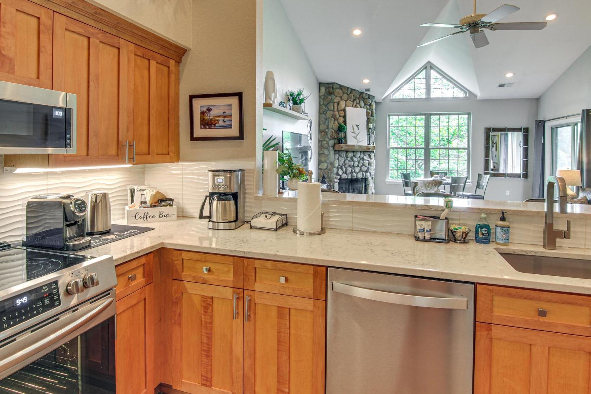 Lake Lure Condo With Resort Pool And Beach Access! Ngoại thất bức ảnh