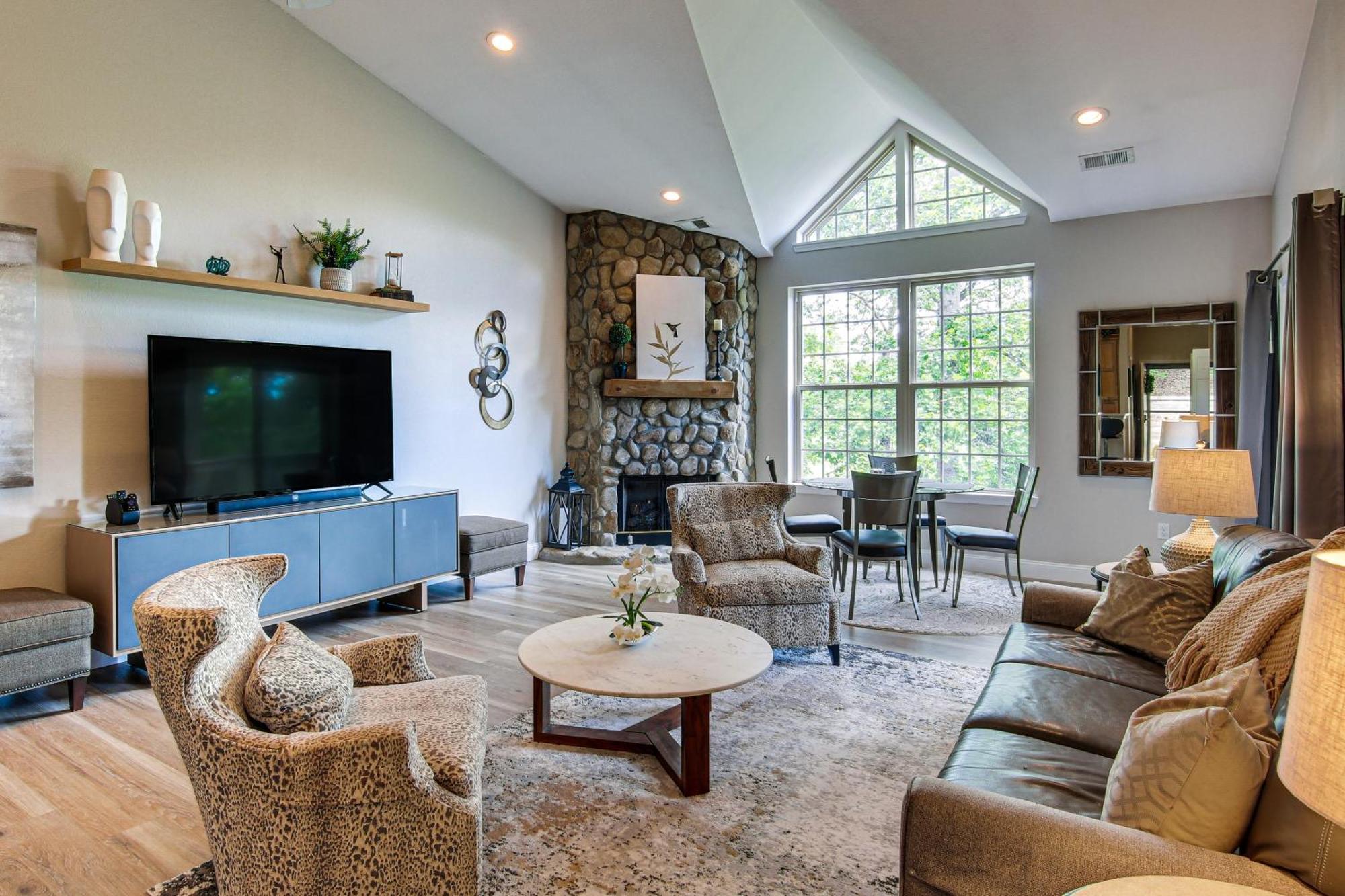 Lake Lure Condo With Resort Pool And Beach Access! Ngoại thất bức ảnh